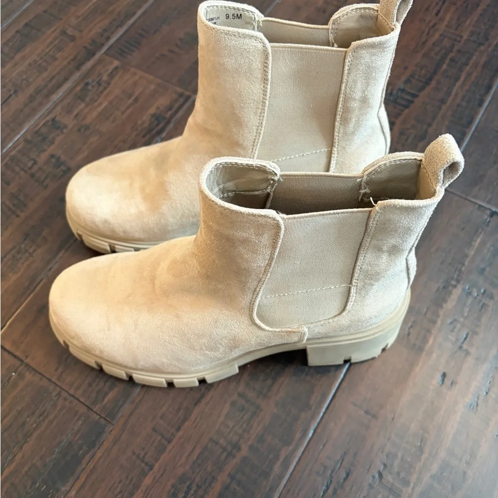 Madden girl tan chunky 90’s platform Tessa Chelsea boots